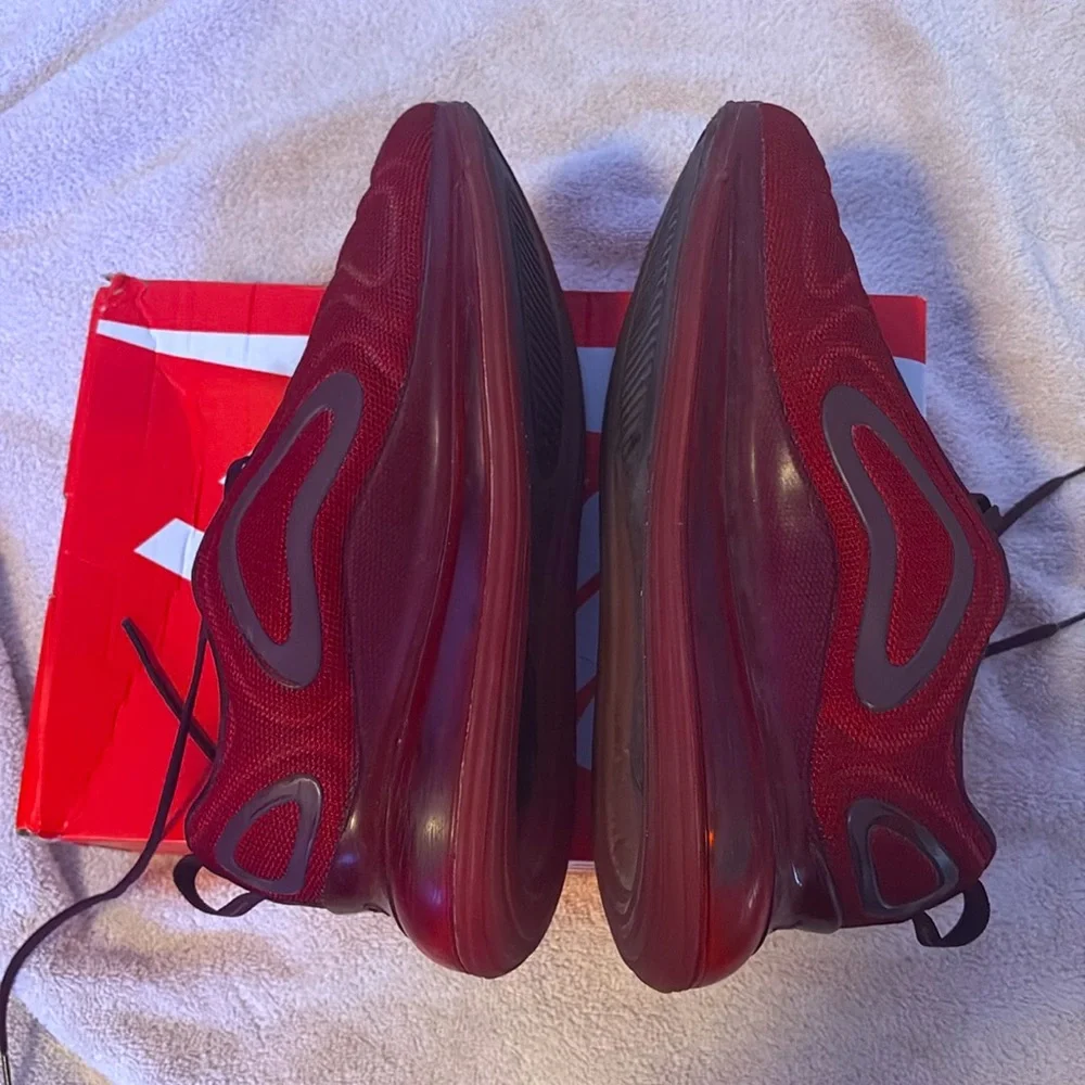 Nike Air Max 720 - COLOR RED